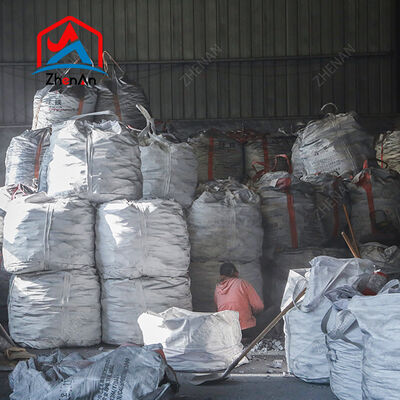 I grumi di silicio ferroso di grado metallico grigia 72 utilizzati come inoculante nella produzione della fonderia.